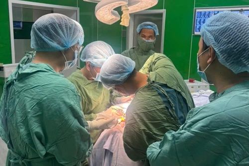 Liệt tứ chi vì khiêng vật nặng sai tư thế, nam thanh niên hồi phục ngoạn mục