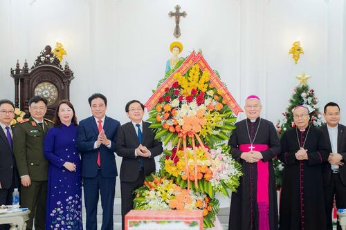 Phó Thủ tướng Hồ Quốc Dũng chúc mừng Giáng sinh tại Huế