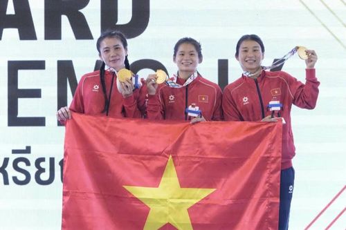 Ba chị em người Huế cùng giành huy chương Vàng môn vật nữ SEA Games 33