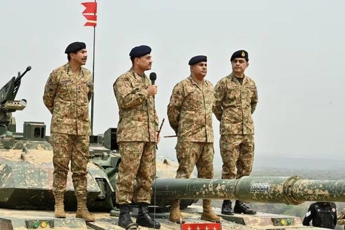 Tướng quyền lực nhất Pakistan khó xử vì kế hoạch của Tổng thống Mỹ Trump