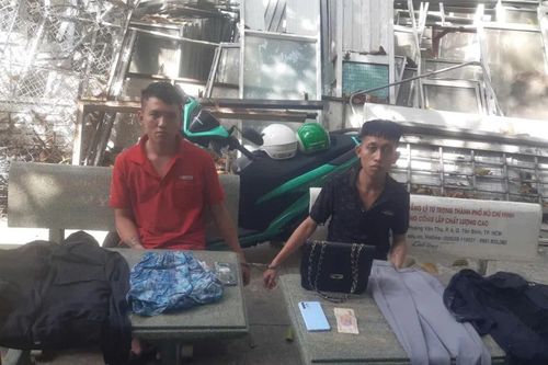 Bắt 2 đối tượng dùng dao khống chế phụ nữ, cướp tài sản giữa đêm khuya