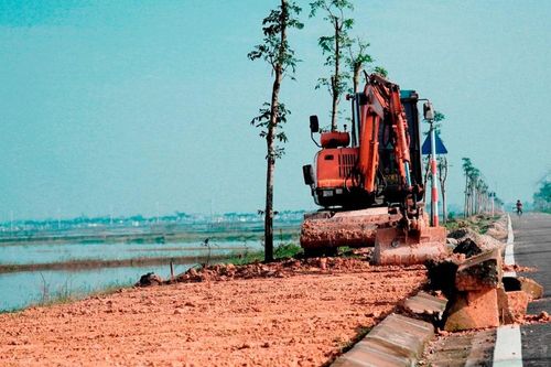 Bóc dỡ hàng trăm m3 đất đá 'lởm' ra khỏi dự án giao thông gần 195 tỷ tại Huế
