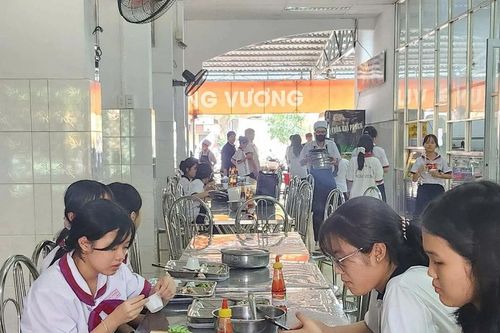 Sở Giáo dục vào cuộc kiểm tra suất ăn bán trú được phản ánh 'lèo tèo'