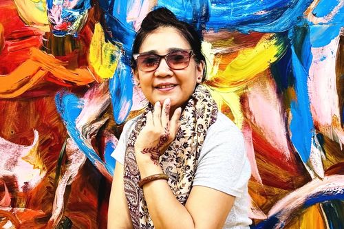 Nữ họa sĩ đánh dấu hành trình 20 năm cầm cọ