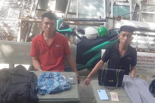 Bắt giữ 2 kẻ cướp kề dao vào cổ phụ nữ uy hiếp 'đưa tiền đây'