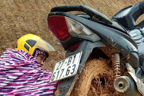 Vượt lên bùn lầy, mang ánh sáng: Câu chuyện cô giáo Lê Thị Kim Liên và lớp học không điện ở Huổi Nhả
