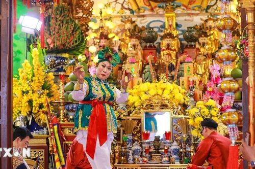 Thực hành nghi lễ Hầu đồng trong tín ngưỡng thờ Mẫu Tam phủ của người Việt