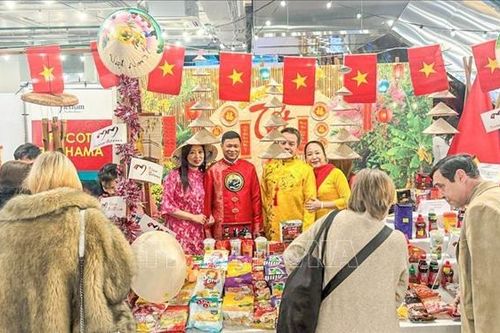 Tấm lòng Việt Nam tại Hội chợ Giáng sinh từ thiện quốc tế Minsk 2025