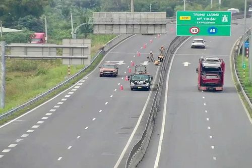 Chóp nón cảnh báo đặt sẵn giúp làm giảm tai nạn trên cao tốc