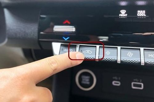 Bật điều hòa ô tô nên lấy gió trong hay gió ngoài?