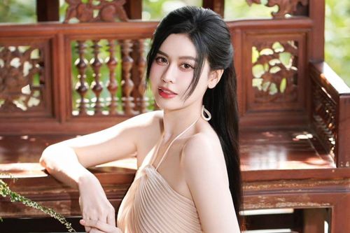 Trương Quỳnh Anh khoe dáng nuột nà ở tuổi U40, một chi tiết thành tâm điểm