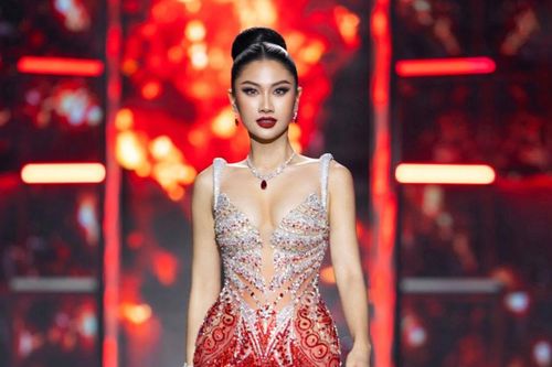 Cơ hội nào cho Phương Linh trước đêm chung kết Miss Cosmo diễn ra trên 'sân nhà'?