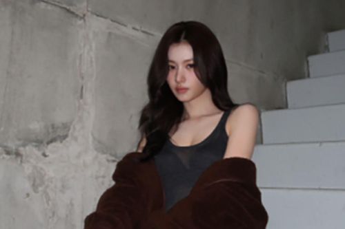 Khoảnh khắc diện váy xuyên thấu của Sana (TWICE) gây sốt
