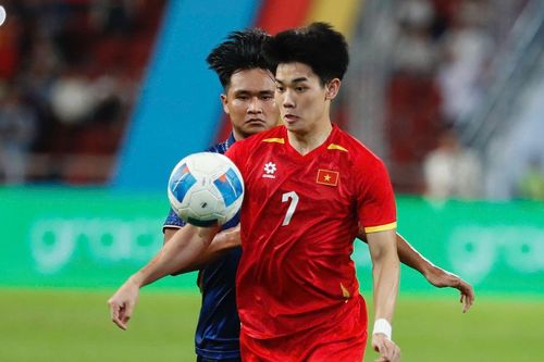 CĐV Thái Lan phản ứng khi U22 Việt Nam chạy quá khỏe