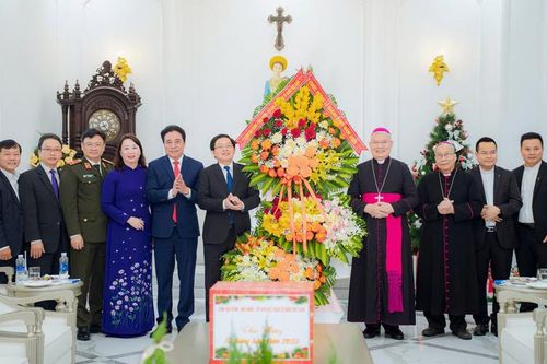 Phó Thủ tướng Hồ Quốc Dũng chúc mừng Giáng sinh Tổng giáo phận Huế