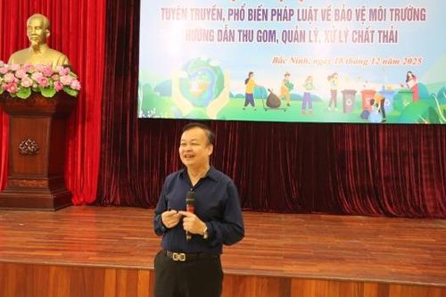 Nâng cao kiến thức về bảo vệ môi trường cho cán bộ các xã, phường