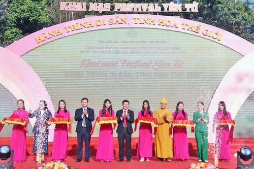 Khai mạc Festival Yên Tử 'Hành trình di sản - Tinh hoa thế giới'