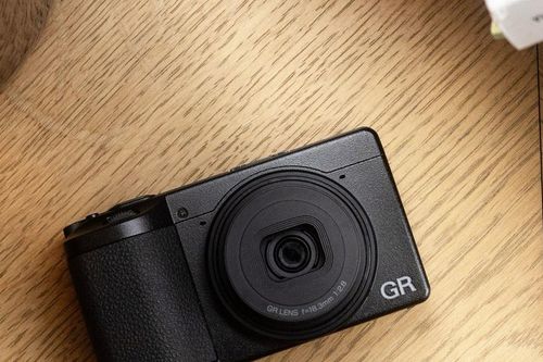 Ricoh GR IV HDF ra mắt: Máy ảnh nhỏ gọn với bộ lọc khuếch tán độc đáo