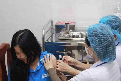 Tiêm chủng vắc-xin phòng HPV miễn phí cho 200 trẻ em gái