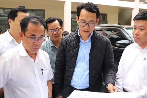 Phó Chủ tịch UBND thành phố Trần Anh Tuấn kiểm tra thực tế các dự án trường học