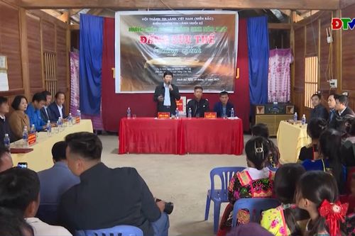 Phó Bí thư Tỉnh ủy, Chủ tịch Ủy ban MTTQ Việt Nam tỉnh Mùa A Vảng thăm, chúc mừng Giáng sinh