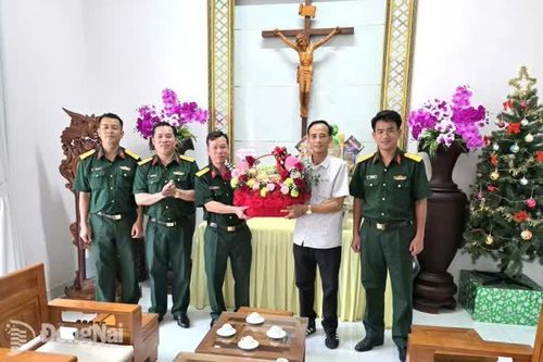 Bộ Chỉ huy Quân sự tỉnh thăm, chúc mừng Giáng sinh tại các cơ sở tôn giáo
