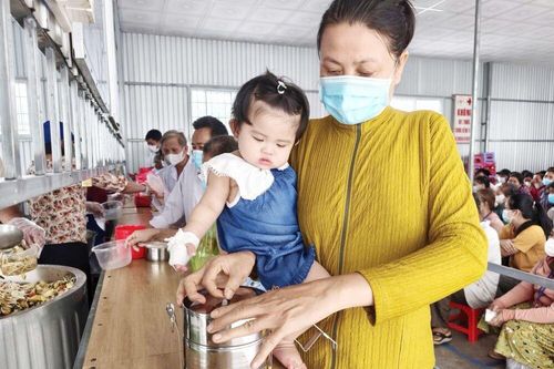 San sẻ yêu thương với bệnh nhân nghèo