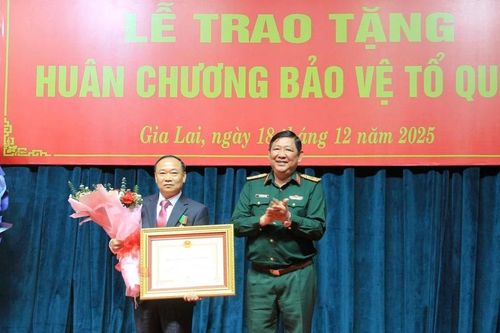 Bí thư Tỉnh ủy Thái Đại Ngọc nhận Huân chương Bảo vệ Tổ quốc hạng Ba