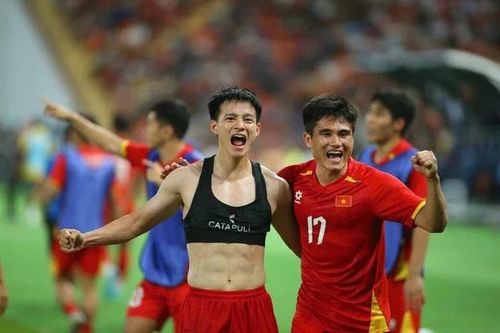 Khoảnh khắc U22 Việt Nam bùng nổ, CĐV Thái Lan chết lặng