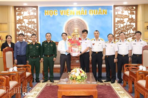 Bí thư Tỉnh ủy Nghiêm Xuân Thành thăm các đơn vị quân đội và Bà mẹ Việt Nam anh hùng Lê Thị Liên