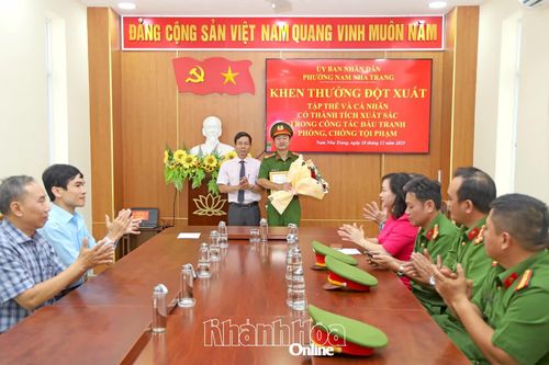 Phường Nam Nha Trang khen thưởng đột xuất 1 tập thể, 5 cá nhân