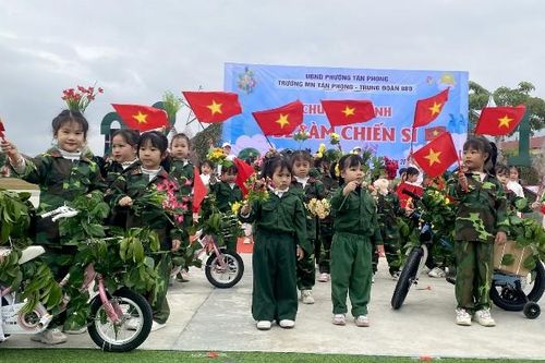 Chương trình trải nghiệm 'Bé làm chiến sĩ'