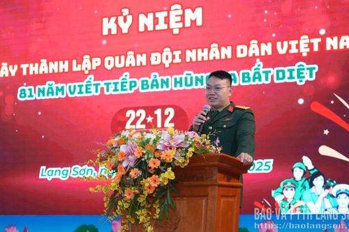 Gần 900 học sinh được tuyên truyền về truyền thống Quân đội Nhân dân Việt Nam