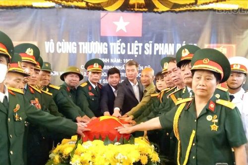 Việt Hồng tổ chức lễ đón nhận và an táng hài cốt liệt sĩ Phan Bá Tạ