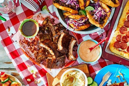 Tiệc Potluck là gì và 5 quy tắc vàng bạn cần biết
