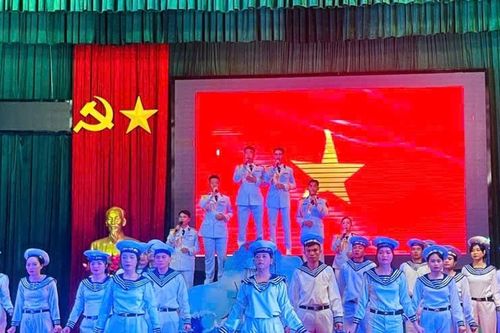 Liên hoan văn nghệ 'Vinh quang người lính biển' tại Lữ đoàn 681