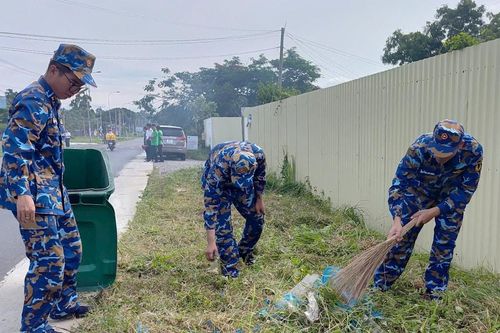 Tiến Thành vệ sinh môi trường bằng hành động cụ thể