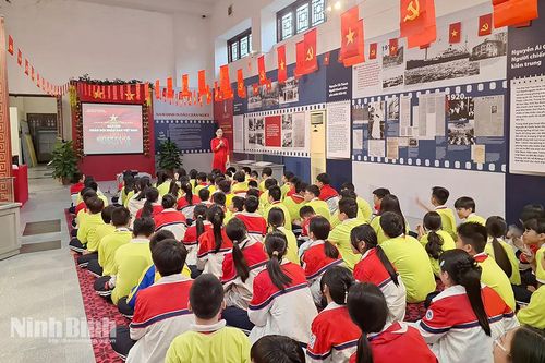 250 học sinh Trường THCS Trần Bích San tham gia hoạt động trải nghiệm với chủ đề: Hào khí Quân đội Nhân dân Việt Nam