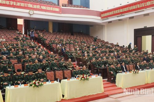 Gặp mặt cán bộ cao cấp quân đội nghỉ hưu, nghỉ công tác trên địa bàn tỉnh nhân kỷ niệm 81 năm Ngày thành lập Quân đội nhân dân Việt Nam và 36 năm ngày hội Quốc phòng toàn dân
