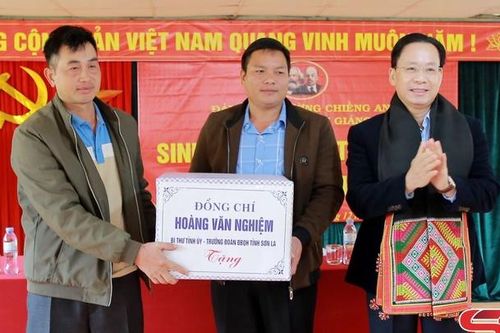 Đồng chí Bí thư Tỉnh ủy Sơn La dự sinh hoạt Chi bộ bản Nam Giáng