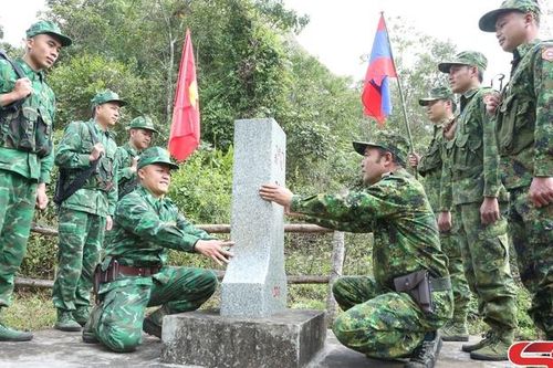 Tuần tra song phương tuyến biên giới Việt Nam – Lào