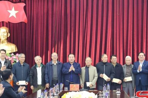 Đồng chí Phó Bí thư Tỉnh ủy gặp mặt các đồng chí nguyên lãnh đạo