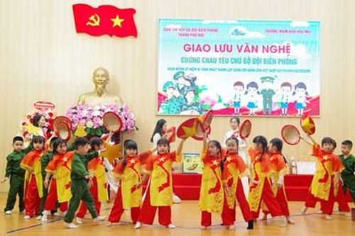 Giao lưu văn nghệ 'Chúng cháu yêu chú bộ đội biên phòng'