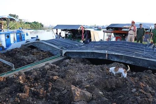 An Giang: Phát hiện 7 phương tiện thủy vận chuyển khoáng sản không hóa đơn