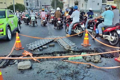 Cà Mau: Đảm bảo an toàn giao thông khu vực thi công cầu Huỳnh Thúc Kháng