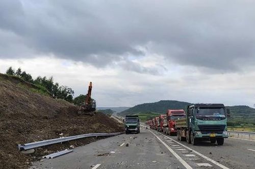 Khắc phục sạt lở, quyết tâm thông xe kỹ thuật cao tốc Chí Thạnh - Vân Phong ngày 19/12