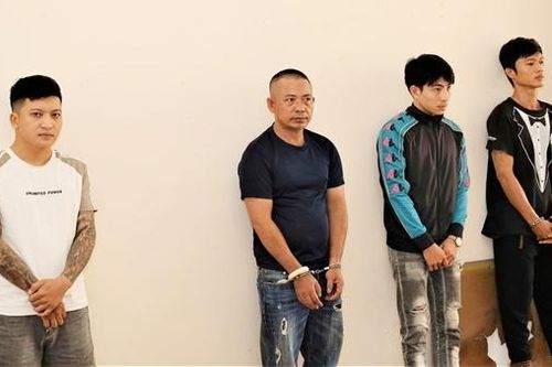 Bắt ma túy… lòi ra súng