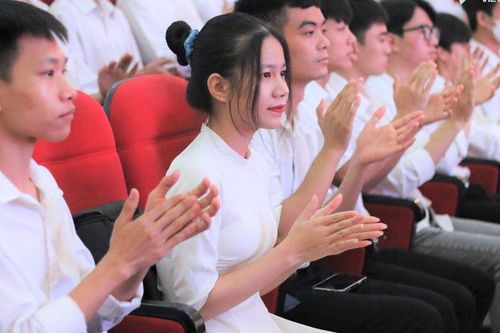 Sinh viên được hưởng 800.000 đồng/người/tháng từ 01/01/2026 lấy nguồn ngân sách nhà nước, cụ thể là trường hợp nào?