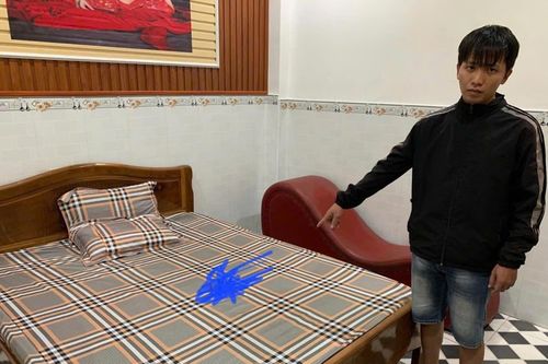 Dụ bạn gái cũ vào nhà nghỉ rồi cướp tài sản