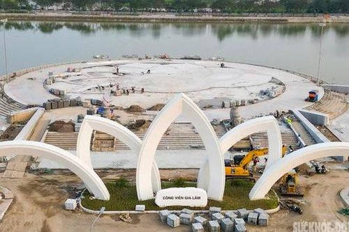 Lộ diện cổng hoa sen 5 cánh tại Công viên Gia Lâm